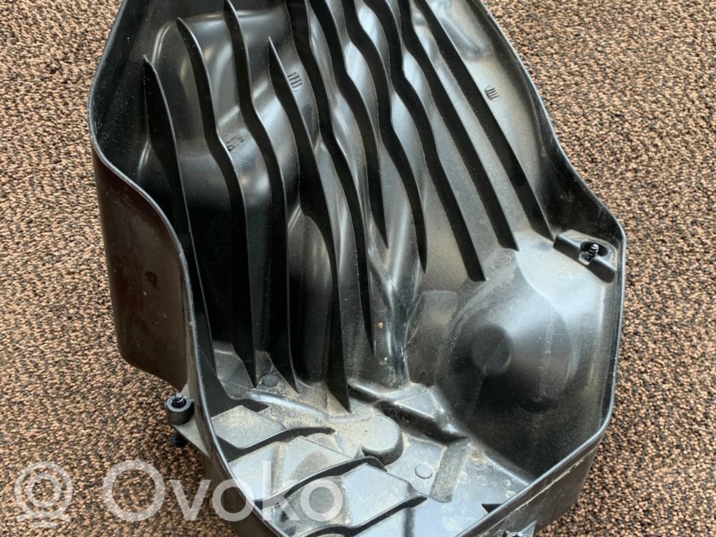 BMW 1 E81 E87 Air filter box 