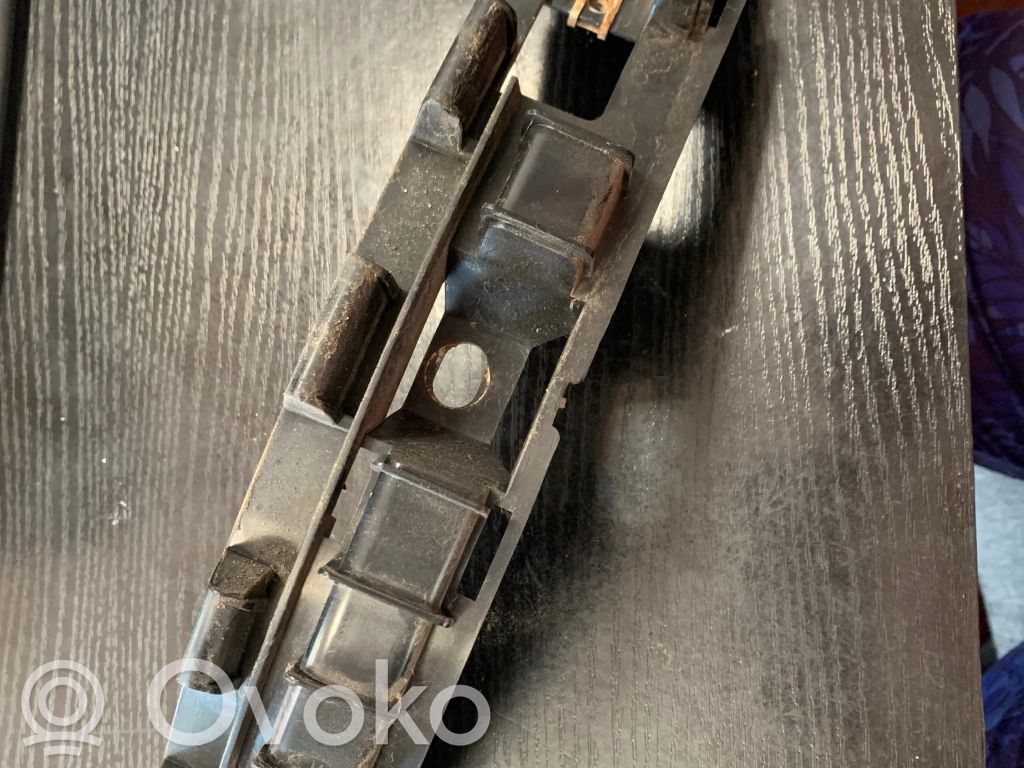 BMW 7 E65 E66 Takapuskurin kannake 