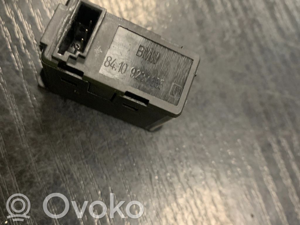 BMW 3 E90 E91 AUX in-socket connector 