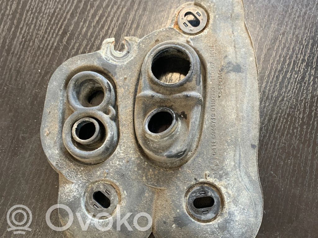 BMW 3 E90 E91 Cita veida dzinēja nodalījuma detaļa 