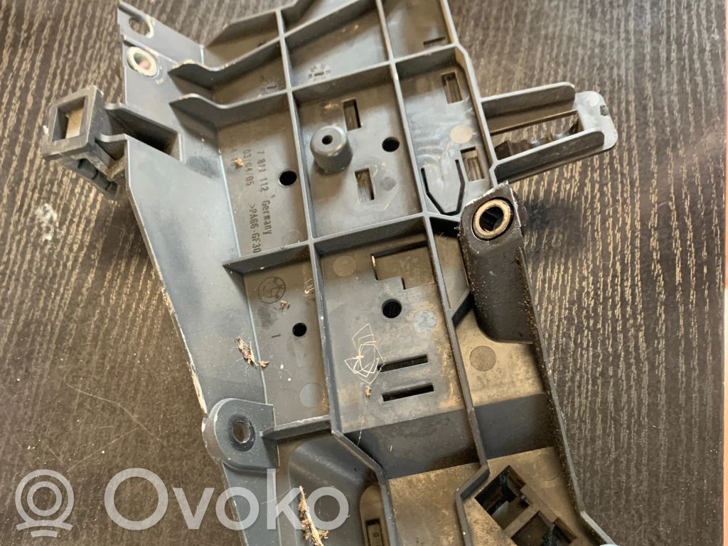 Other engine bay part   7811112