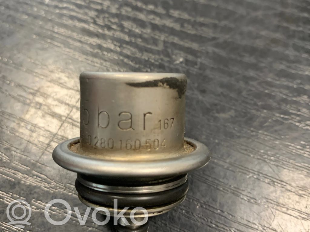 BMW 5 E39 Fuel pressure regulator 