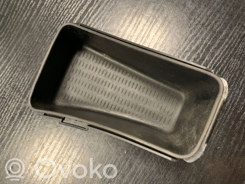 BMW 3 E90 E91 Daiktadėžė centrinės konsolės 