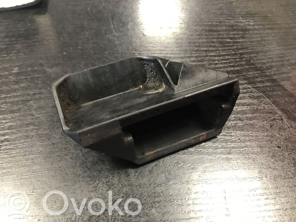 BMW 7 E65 E66 Fixation de radiateur 