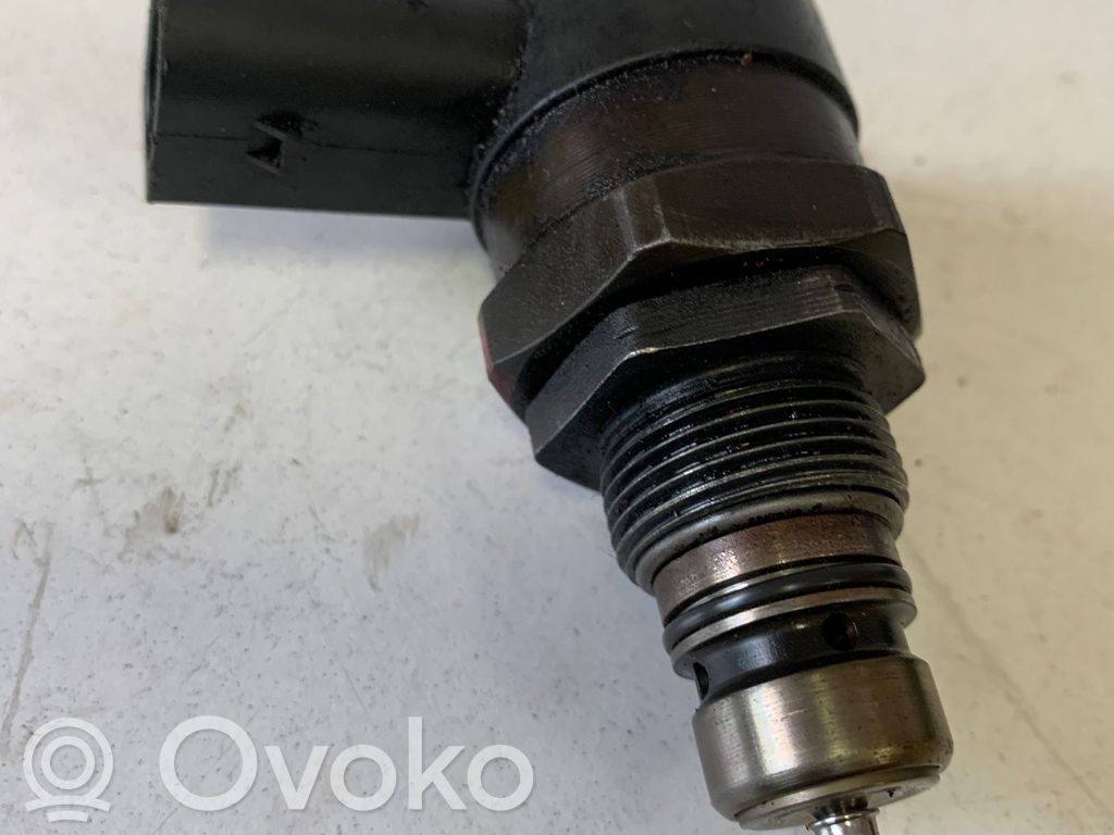 BMW 5 E60 E61 Fuel pressure sensor 