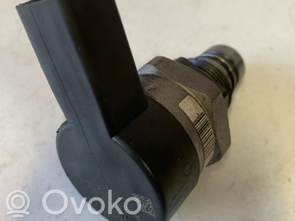 BMW 5 E60 E61 Fuel pressure sensor 