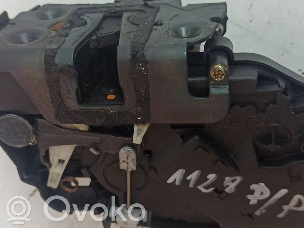 Ford Focus Priekšpusē slēdzene 