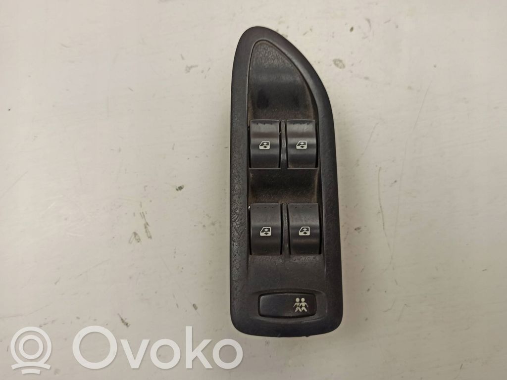 Renault Laguna II Quarter vent window switch 