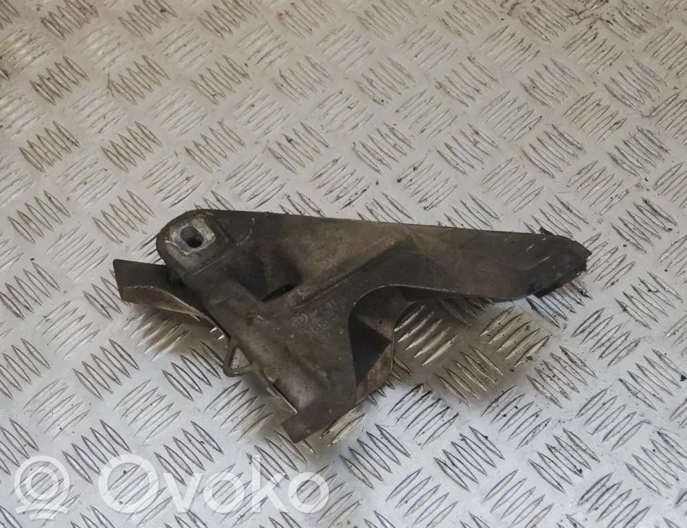 Engine mounting bracket   6760316