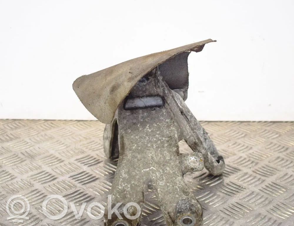 Audi A4 S4 B8 8K Engine mounting bracket 