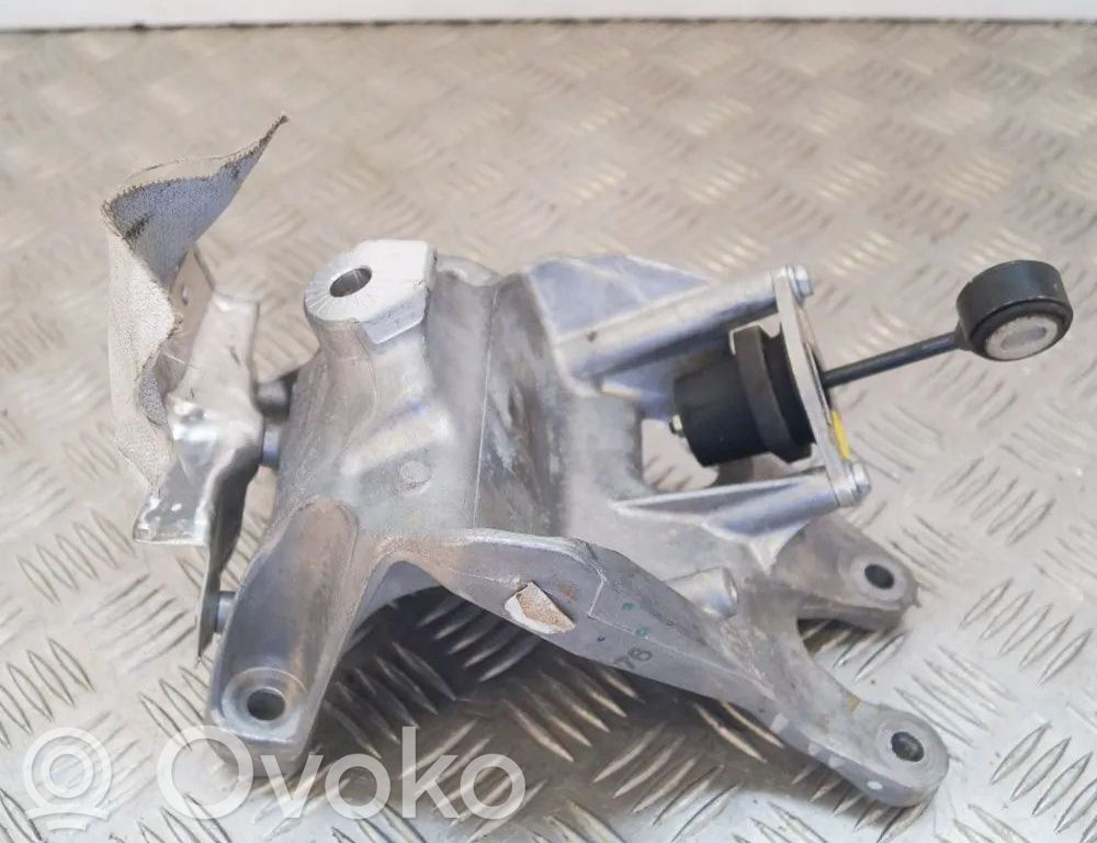 Audi Q7 4M Engine mounting bracket 