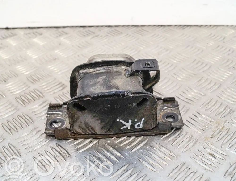 Engine mount bracket   13371838