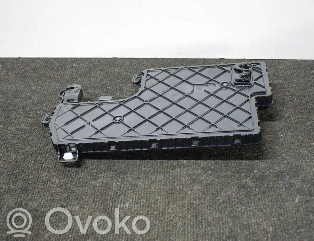 Tesla Model 3 Korin keskiosan ohjainlaite 
