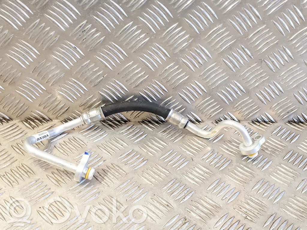 Volvo XC90 Ilmastointilaitteen putki (A/C) 
