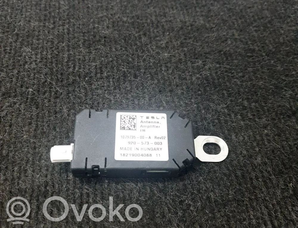 Tesla Model 3 Antenos stiprintuvas 