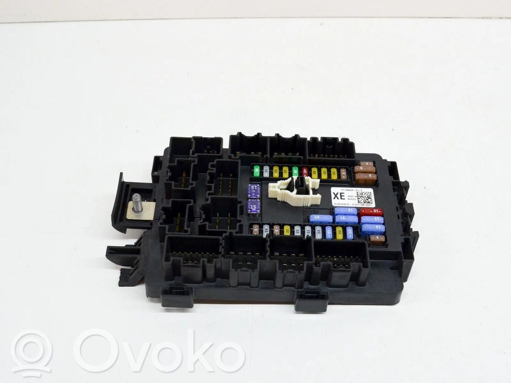 Tesla Model X Sulakemoduuli 