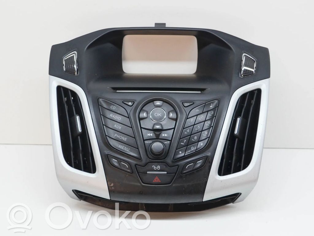 Ford Focus Radio/GPS head unit trim 
