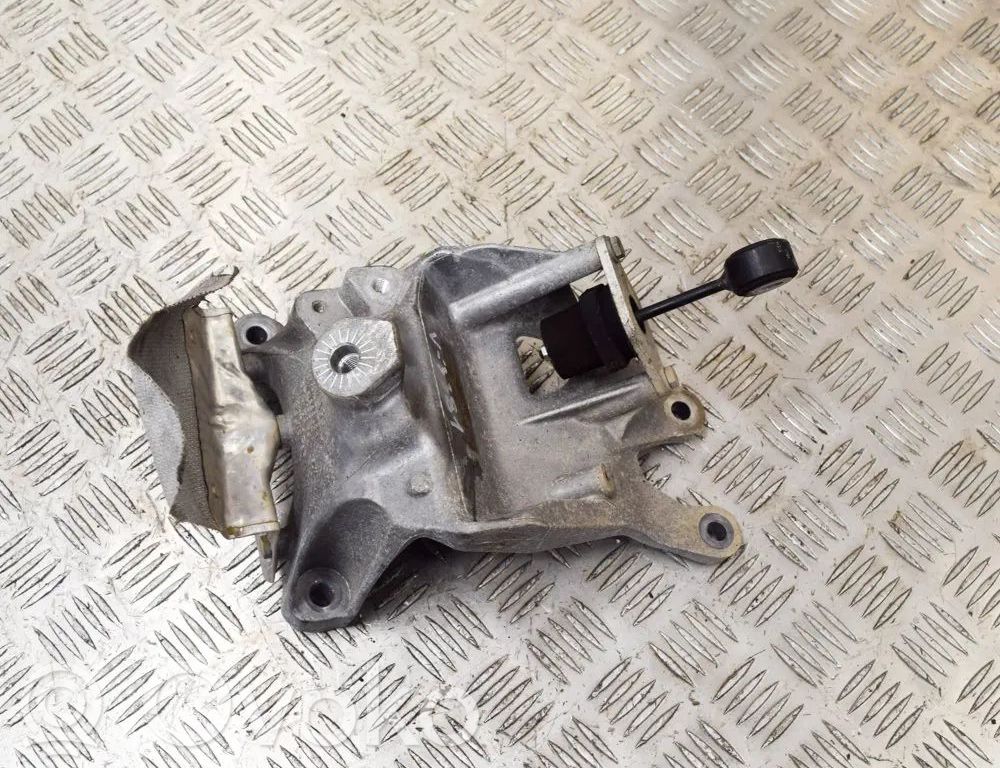 Audi Q7 4M Engine mounting bracket 