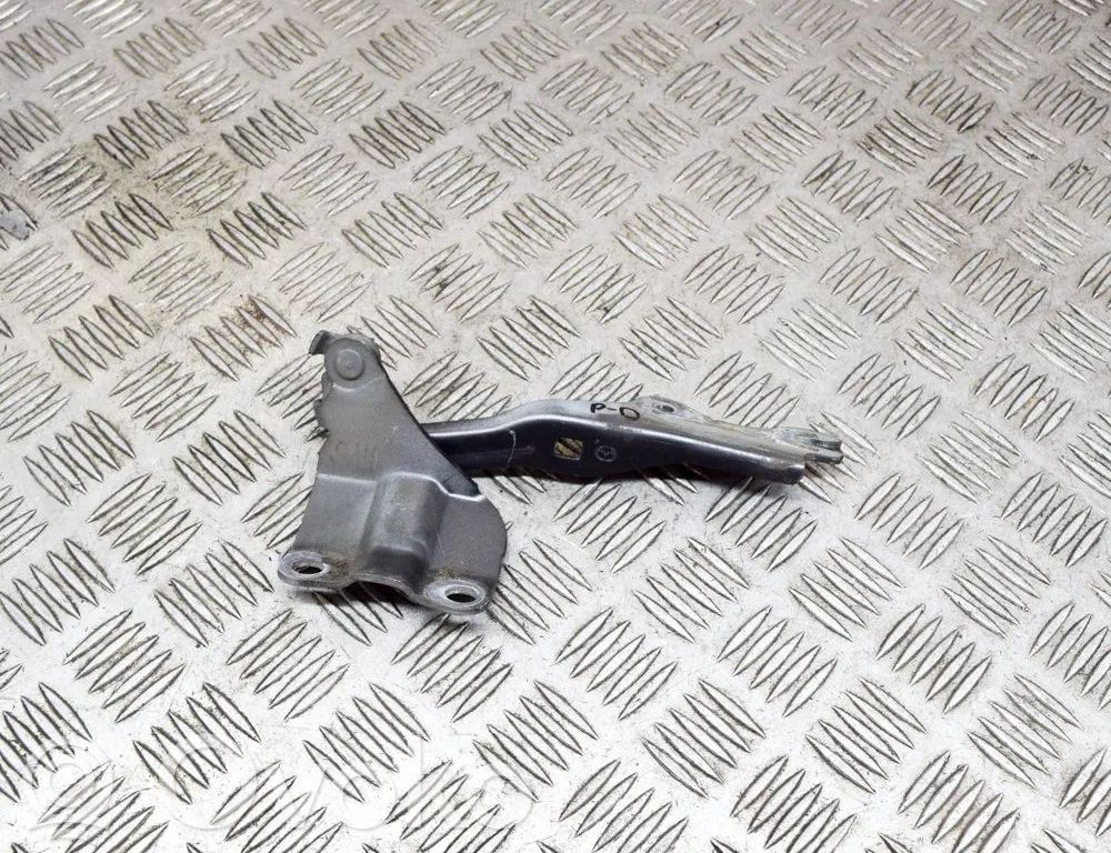 Engine bonnet/hood hinges