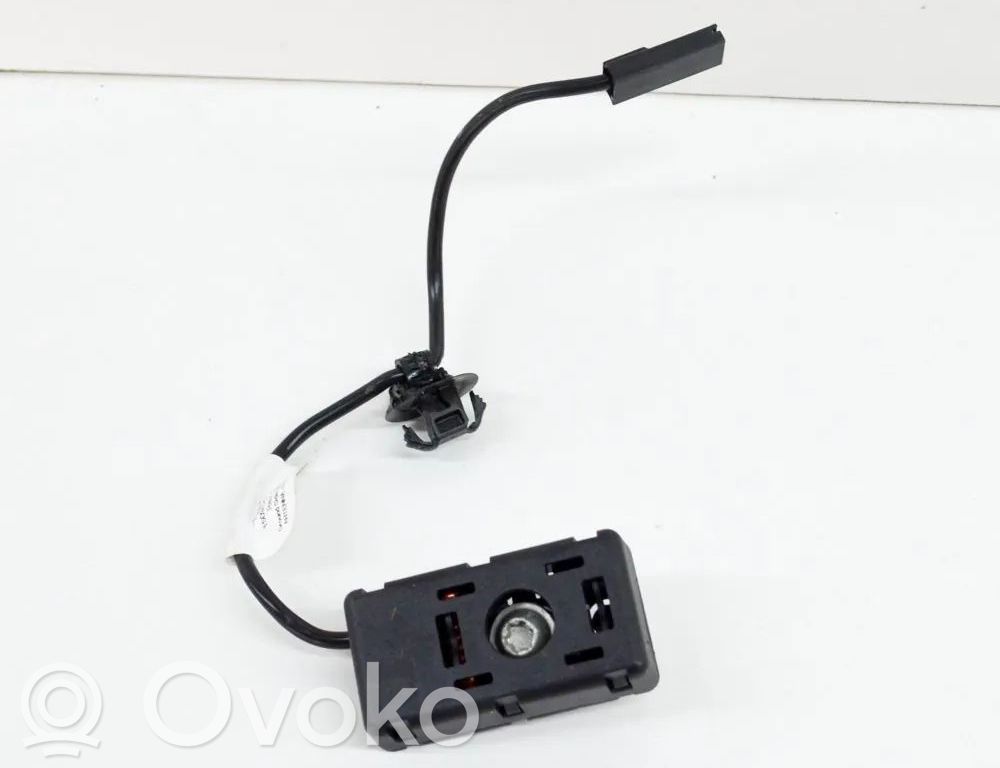 Tesla Model 3 Antenos stiprintuvas 