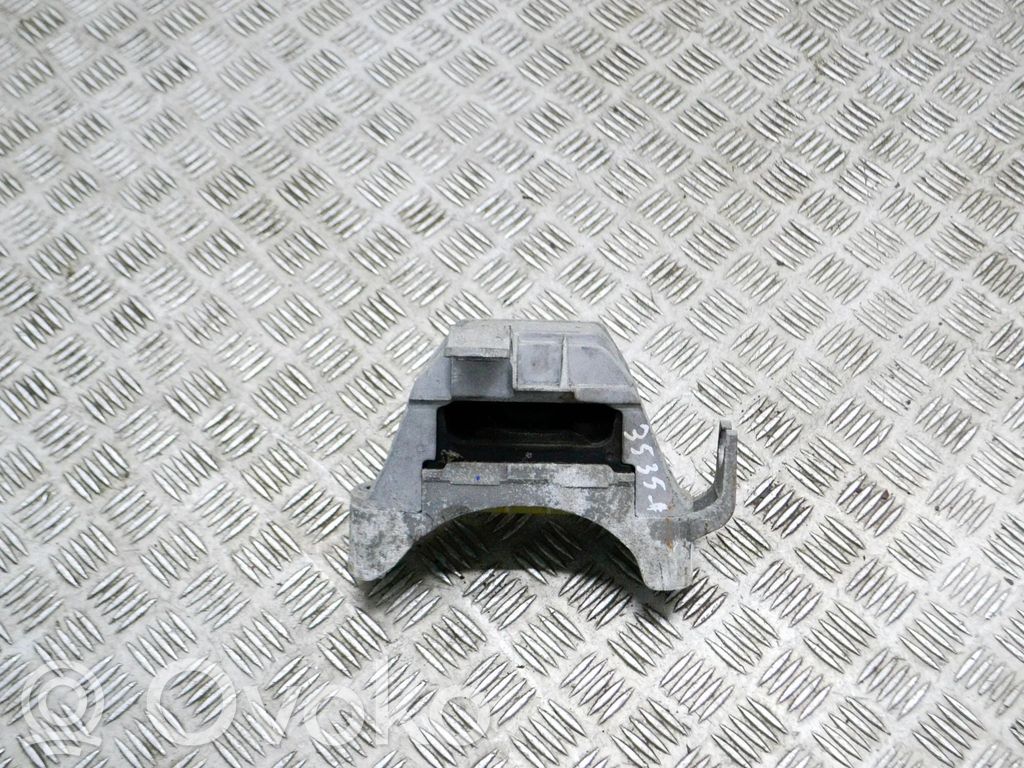 Chevrolet Cruze Engine mount bracket 