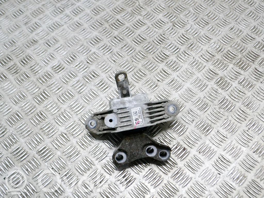 Chevrolet Cruze Engine mount bracket 