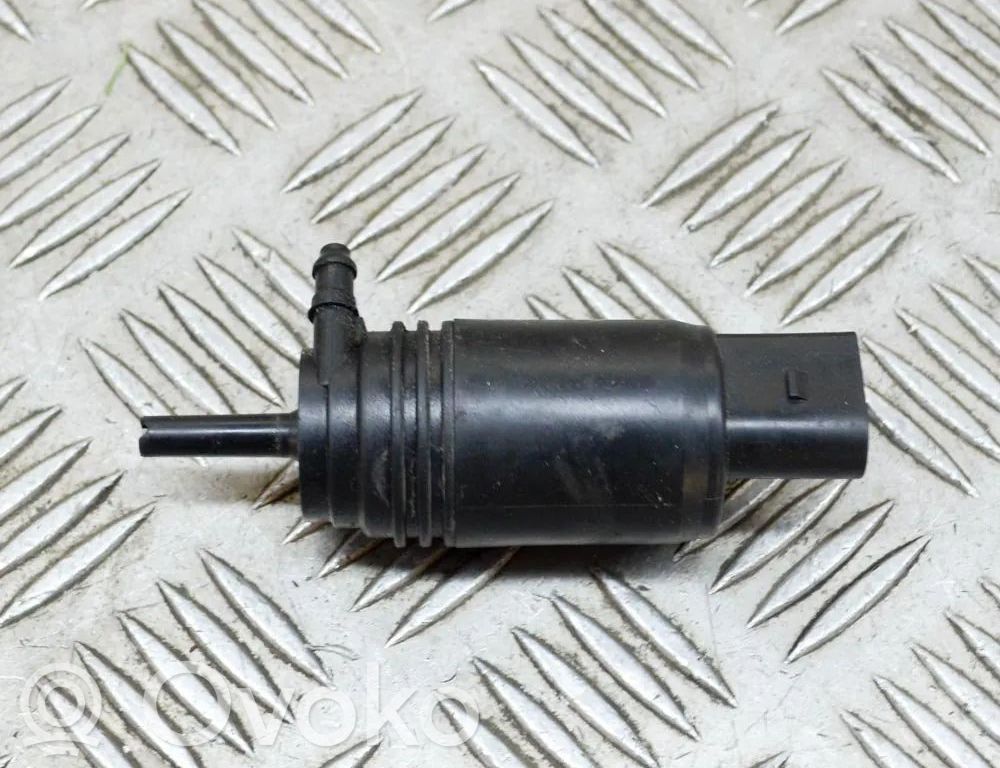 BMW 1 F20 F21 Windscreen/windshield washer pump 