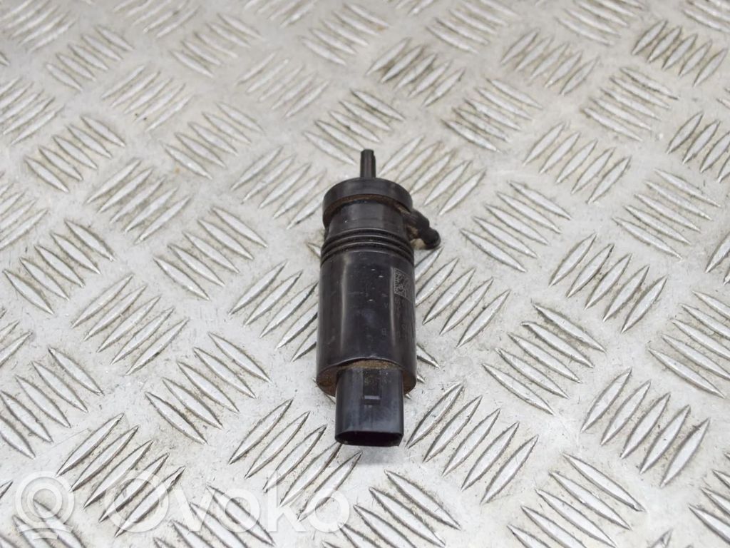 Tesla Model Y Windscreen/windshield washer pump 