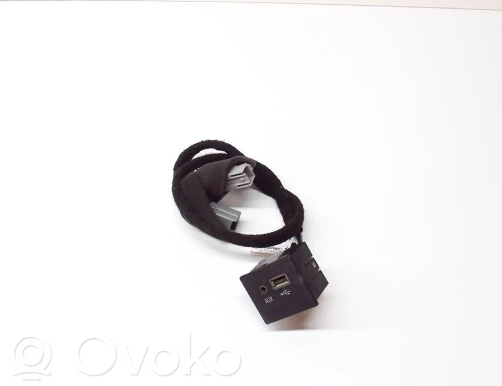 Maserati Ghibli Enchufe conector entrada auxiliar 