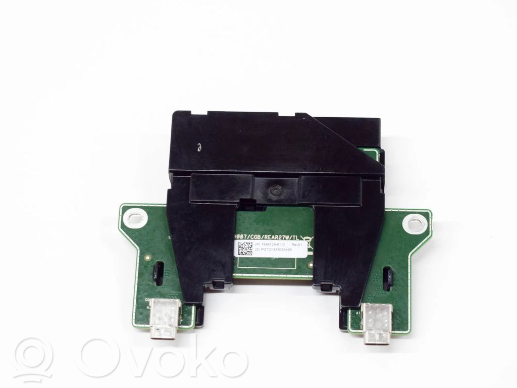 Tesla Model Y Enchufe conector USB 