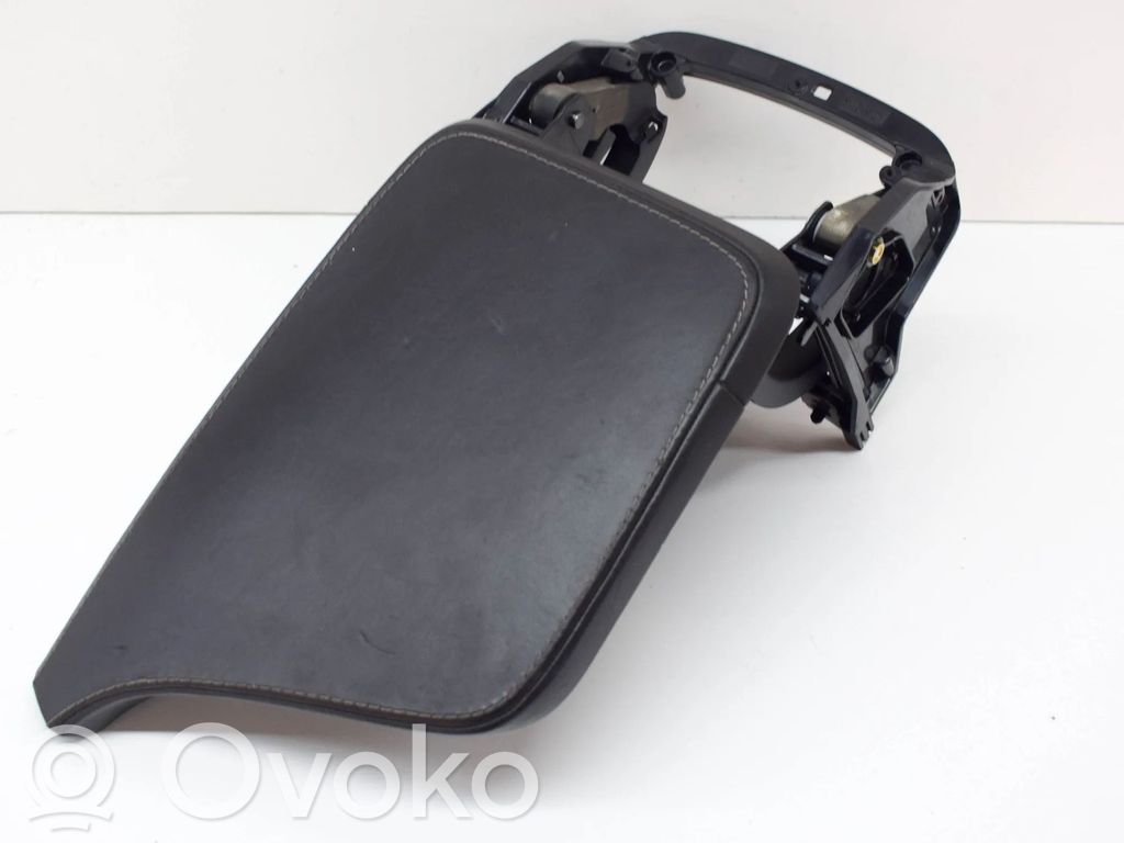 Volvo S90, V90 Armrest 