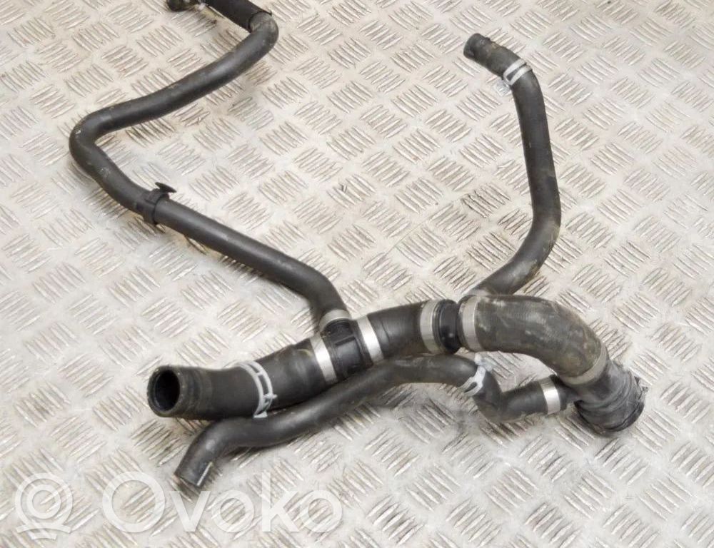 Volvo XC60 Tubo flessibile del liquido di raffreddamento del motore