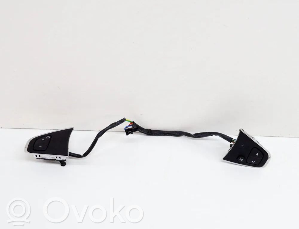 Peugeot 208 I Boutons / interrupteurs volant 