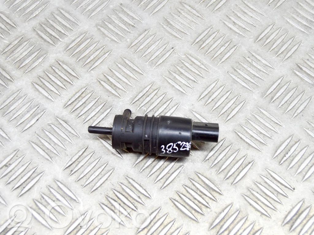 Windscreen/windshield washer pump   7302589