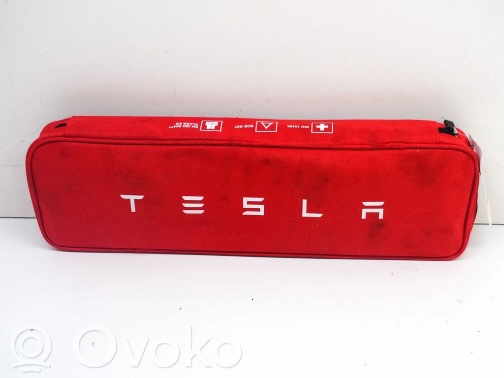 Tesla Model 3 First aid kit 