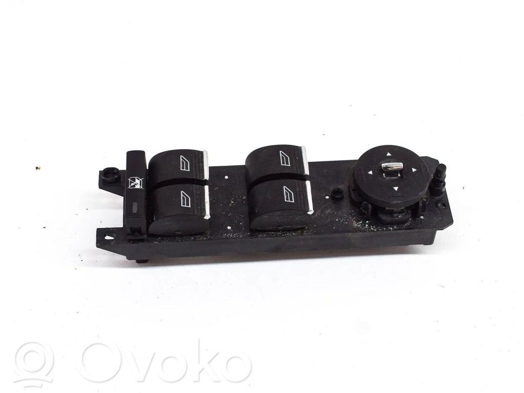 Ford Focus Przyciski szyb 