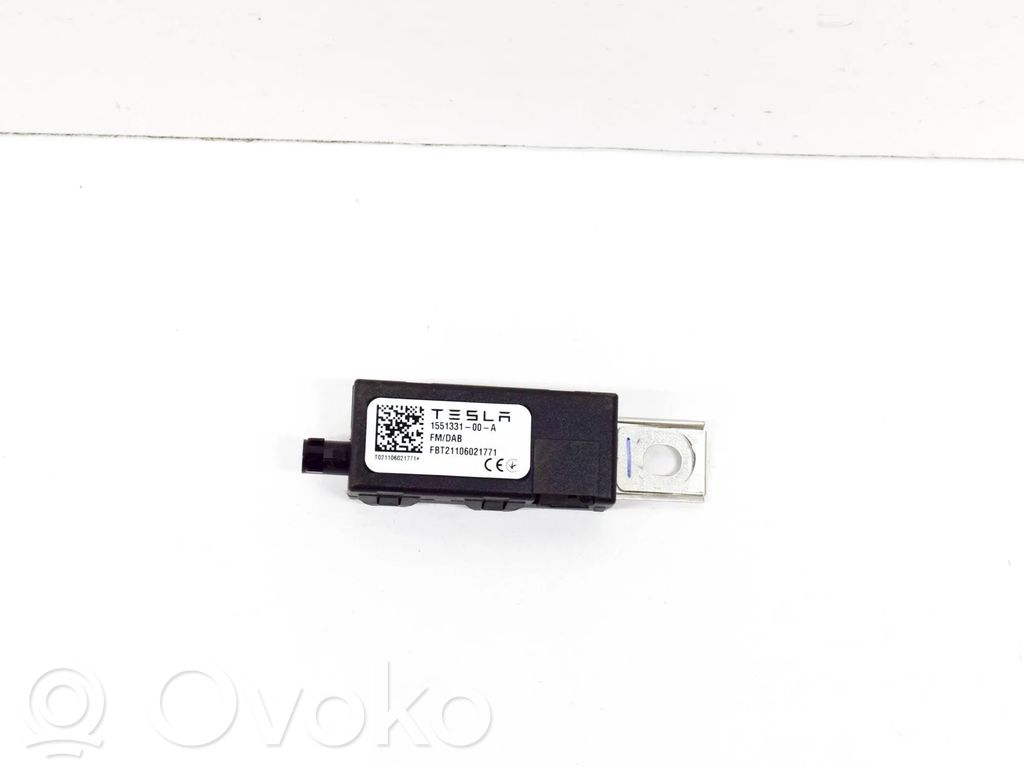 Tesla Model Y Antenos stiprintuvas 