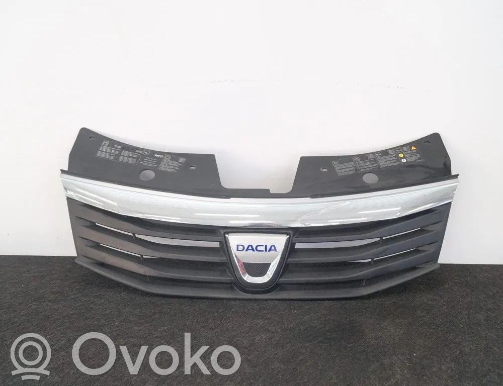Dacia Sandero Etupuskurin ylempi jäähdytinsäleikkö 