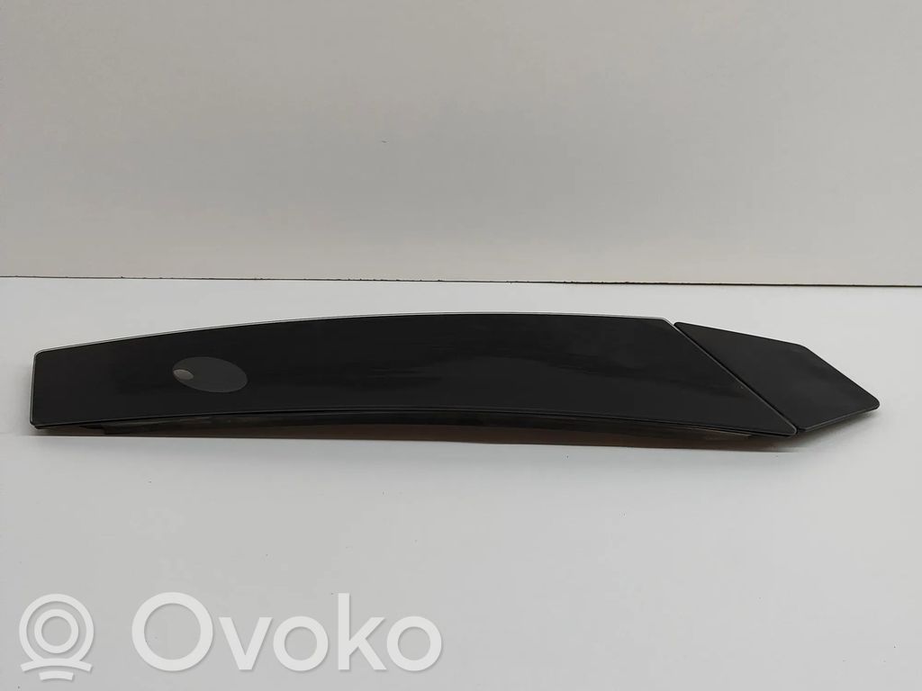 Tesla Model 3 Pilar (B) (superior) 