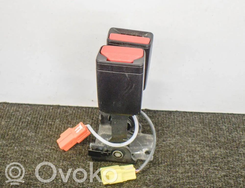 Volvo XC40 Gurtschloss hinten Mitte 