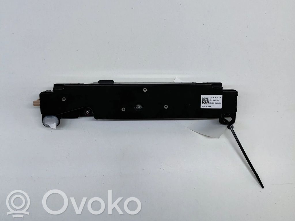 Amplificador de antena aérea   158560100E