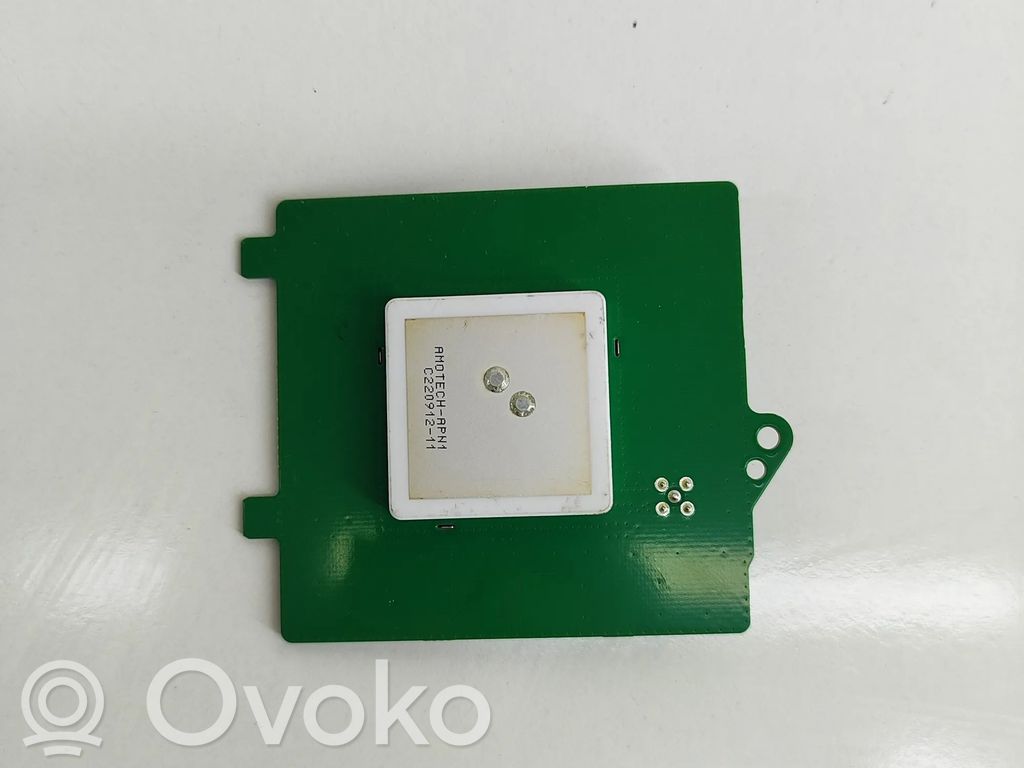 Tesla Model Y Aerial antenna amplifier 