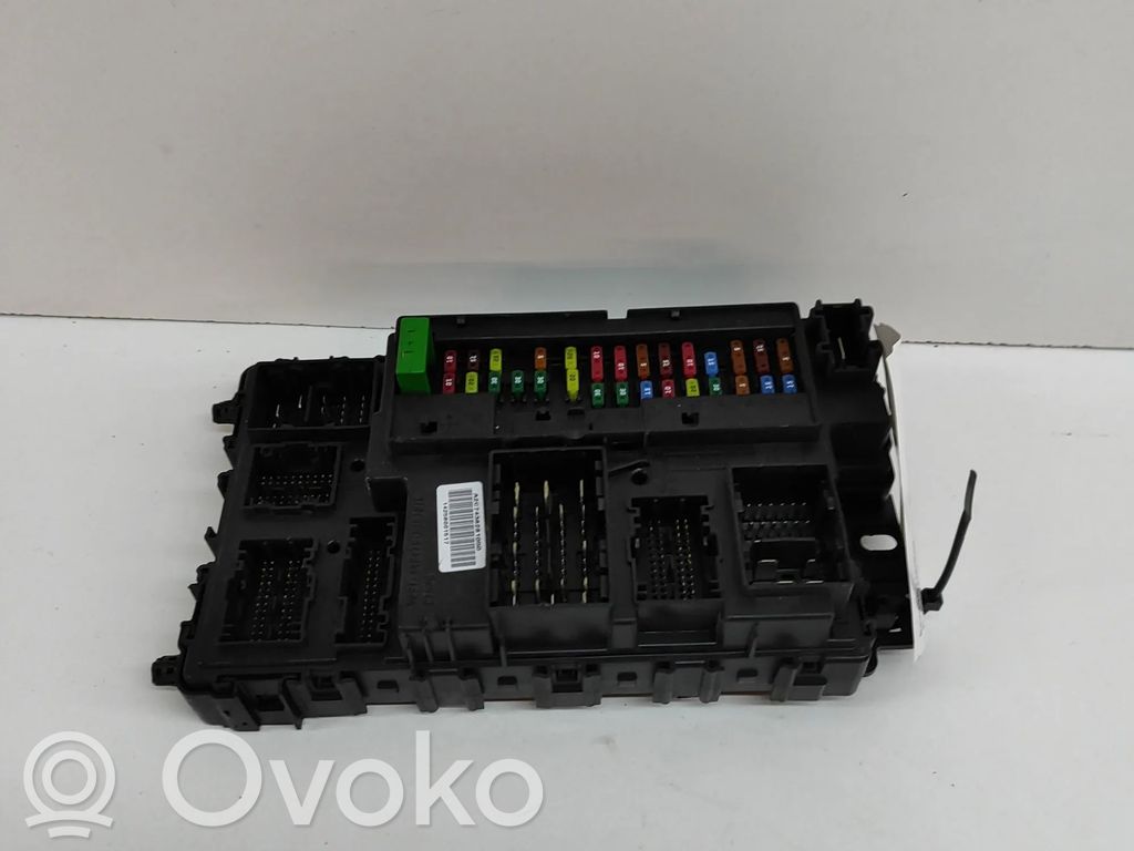 Ford Mondeo MK IV Ramka / Moduł bezpieczników 