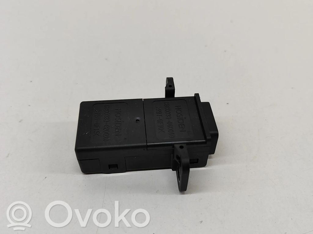 Nissan Juke II F16 Enchufe conector USB 