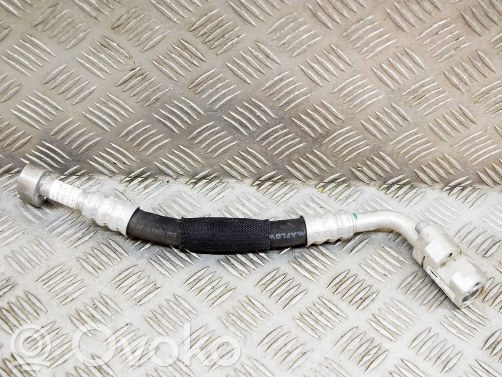 BMW i3 Ilmastointilaitteen putki (A/C) 