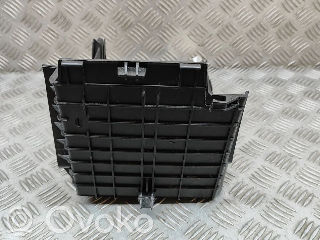Akkulaatikon alusta   9801801880
