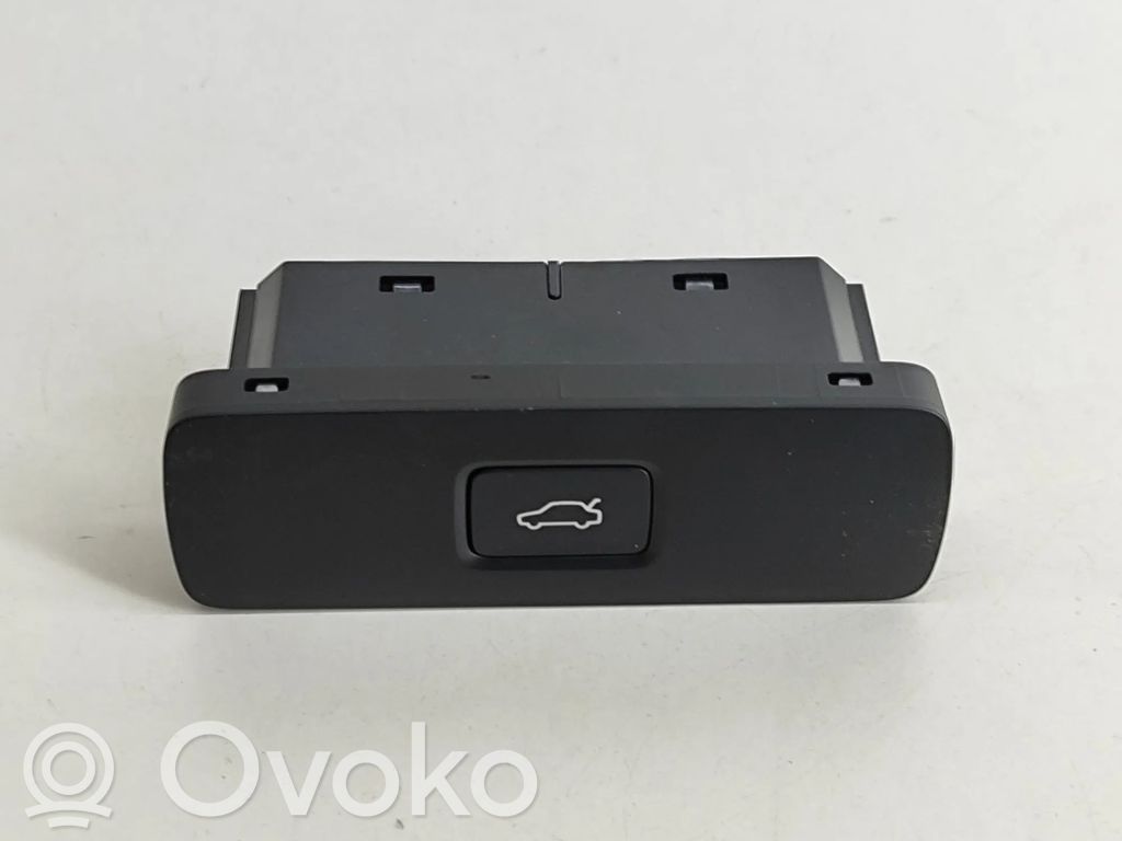 Volvo XC40 Tailgate/boot open switch button 