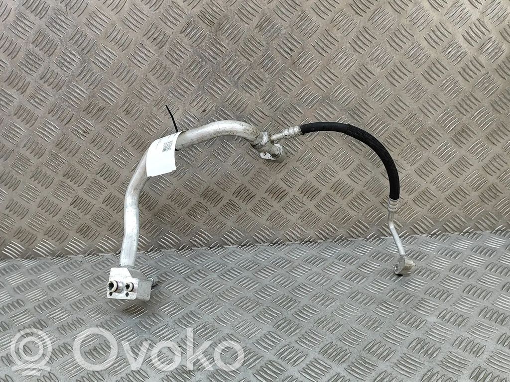 BMW i3 Ilmastointilaitteen putki (A/C) 