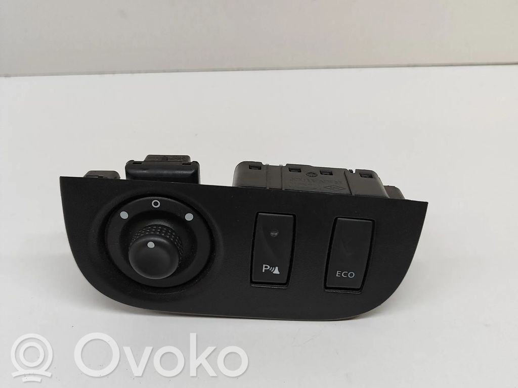Dacia Sandero Un conjunto de interruptores 