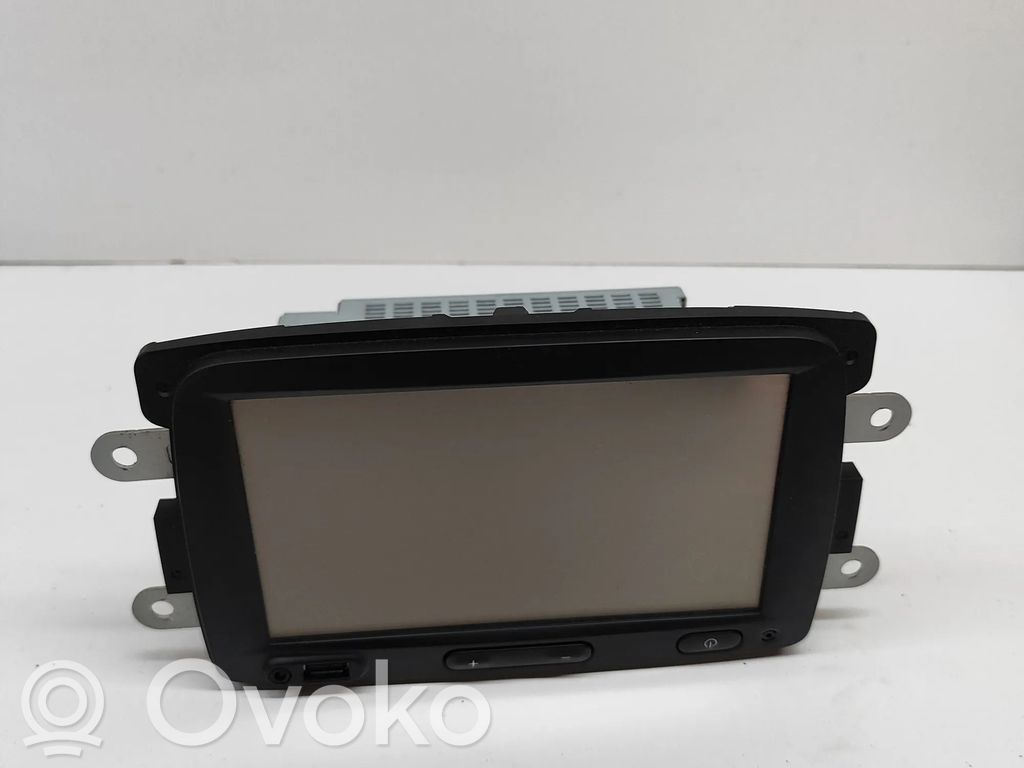 Dacia Sandero Panel / Radioodtwarzacz CD/DVD/GPS 